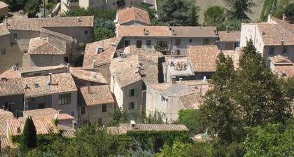 La Maison Jaune, petite maison provençale en ville