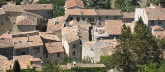 La Maison Jaune, a small Provencal house in the city