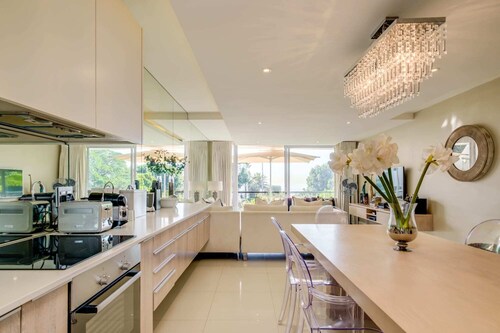 Elegant Apartment at the Waterclub (Amani Views)
