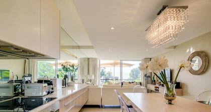 Elegant Apartment at the Waterclub (Amani Views)