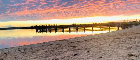 Plage à proximité, chaises longues