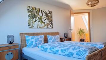 2 Schlafzimmer, Schreibtisch, Bügeleisen/Bügelbrett, Reisekinderbett