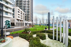 Property grounds - Stylish Studio Apartment with River views in London’s Bustling Docklands (London)