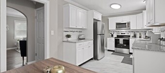 Creek Valley House that's cozy, quiet, and peaceful!