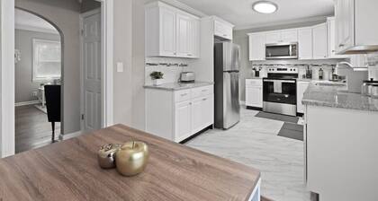 Creek Valley House that's cozy, quiet, and peaceful!