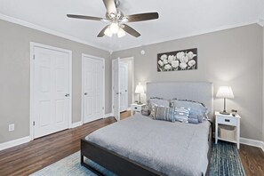 4 bedrooms, iron/ironing board, WiFi, bed sheets