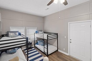 4 soverom, strykejern/-brett, wi-fi og sengetøy