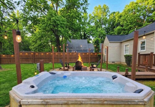 Creek Valley House that's cozy, quiet, and peaceful!