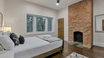 4 habitaciones, escritorio, tabla de planchar con plancha y wifi