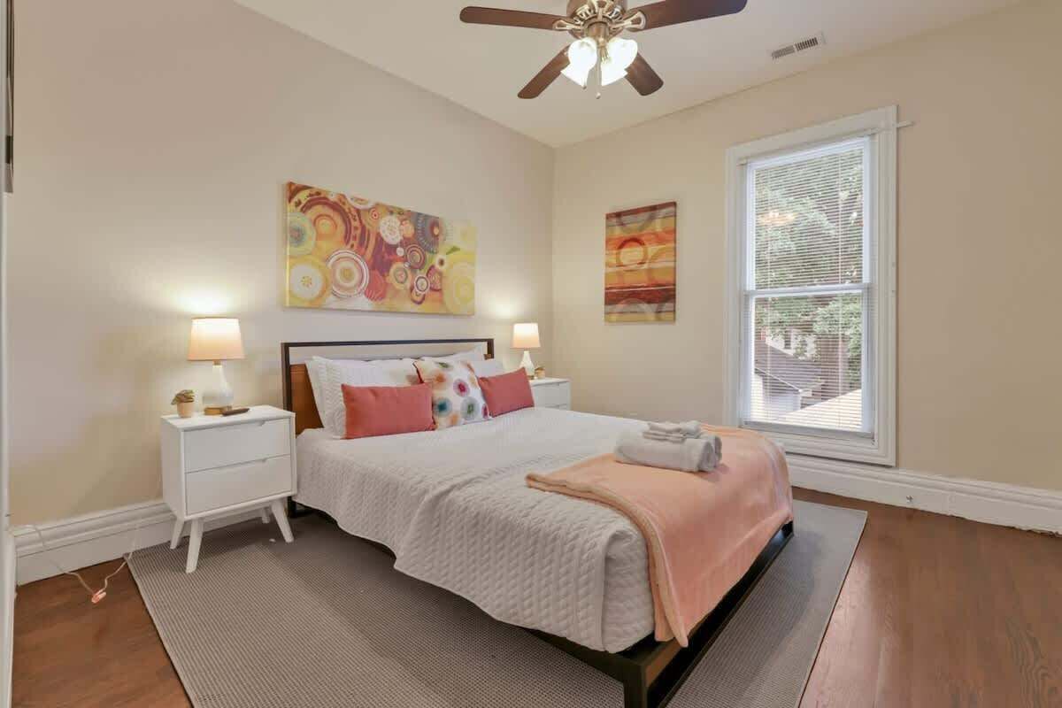 4 bedrooms, desk, iron/ironing board, WiFi