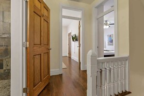 4 bedrooms, desk, iron/ironing board, WiFi
