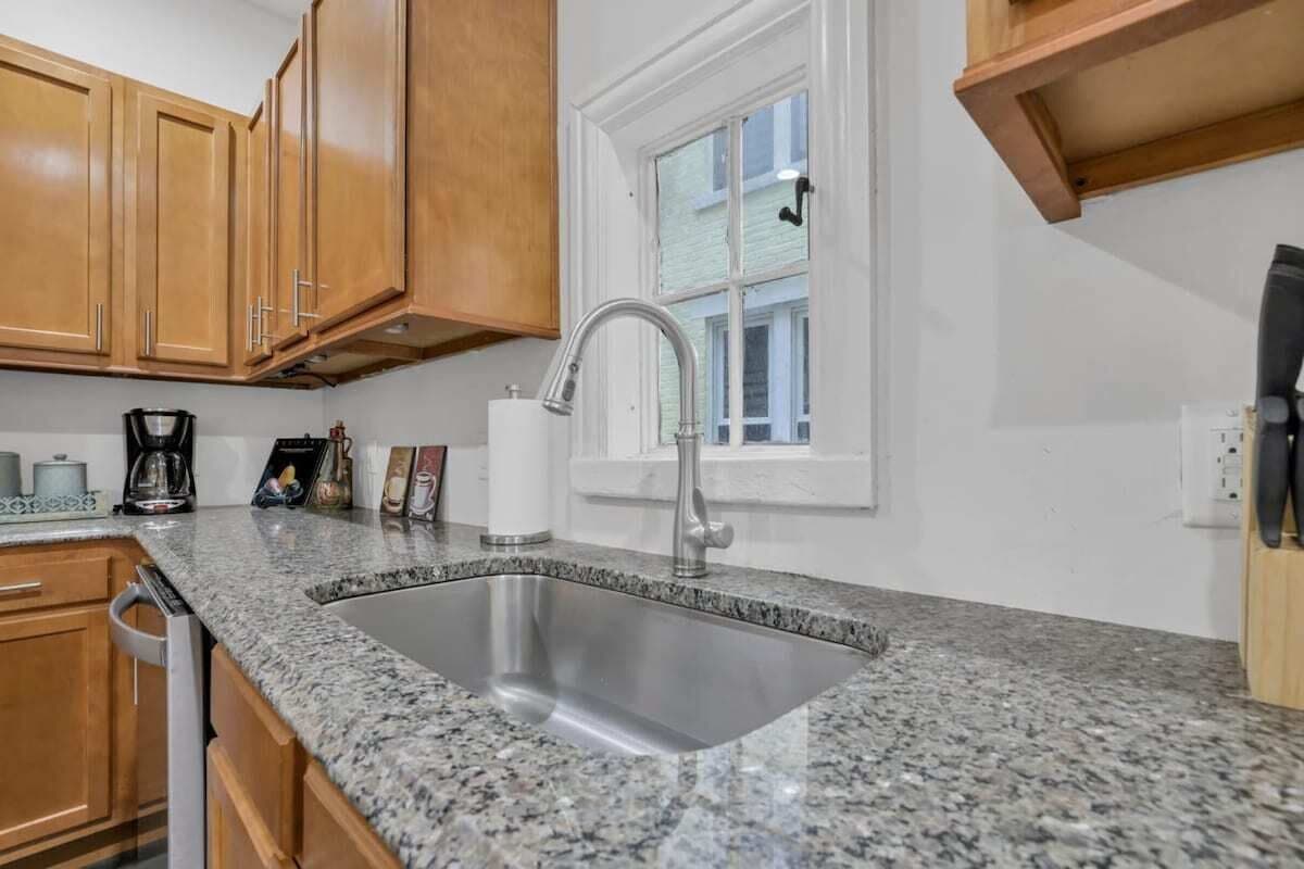 Kylskåp, mikrovågsugn, ugn och spishäll