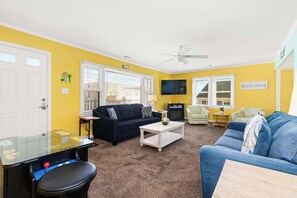 TV, fireplace, video games, books - Steps to Beach-3rd Floor-Near Convention Center (Ocean City)