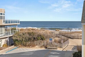 Beach nearby - Steps to Beach-3rd Floor-Near Convention Center (Ocean City)