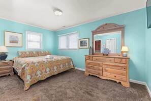 3 bedrooms, desk, iron/ironing board, WiFi