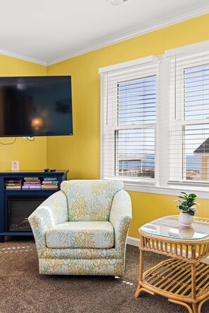 TV, fireplace, video games, books - Steps to Beach-3rd Floor-Near Convention Center (Ocean City)