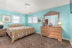 3 bedrooms, desk, iron/ironing board, WiFi