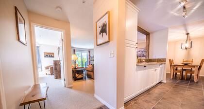 2-Bedroom 2-Bathroom Condo with Mountain Views