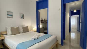 3 bedrooms, desk, iron/ironing board, travel crib