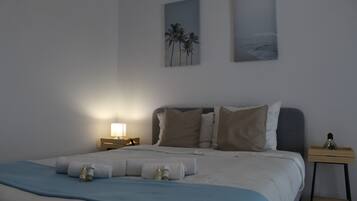 3 bedrooms, desk, iron/ironing board, travel crib