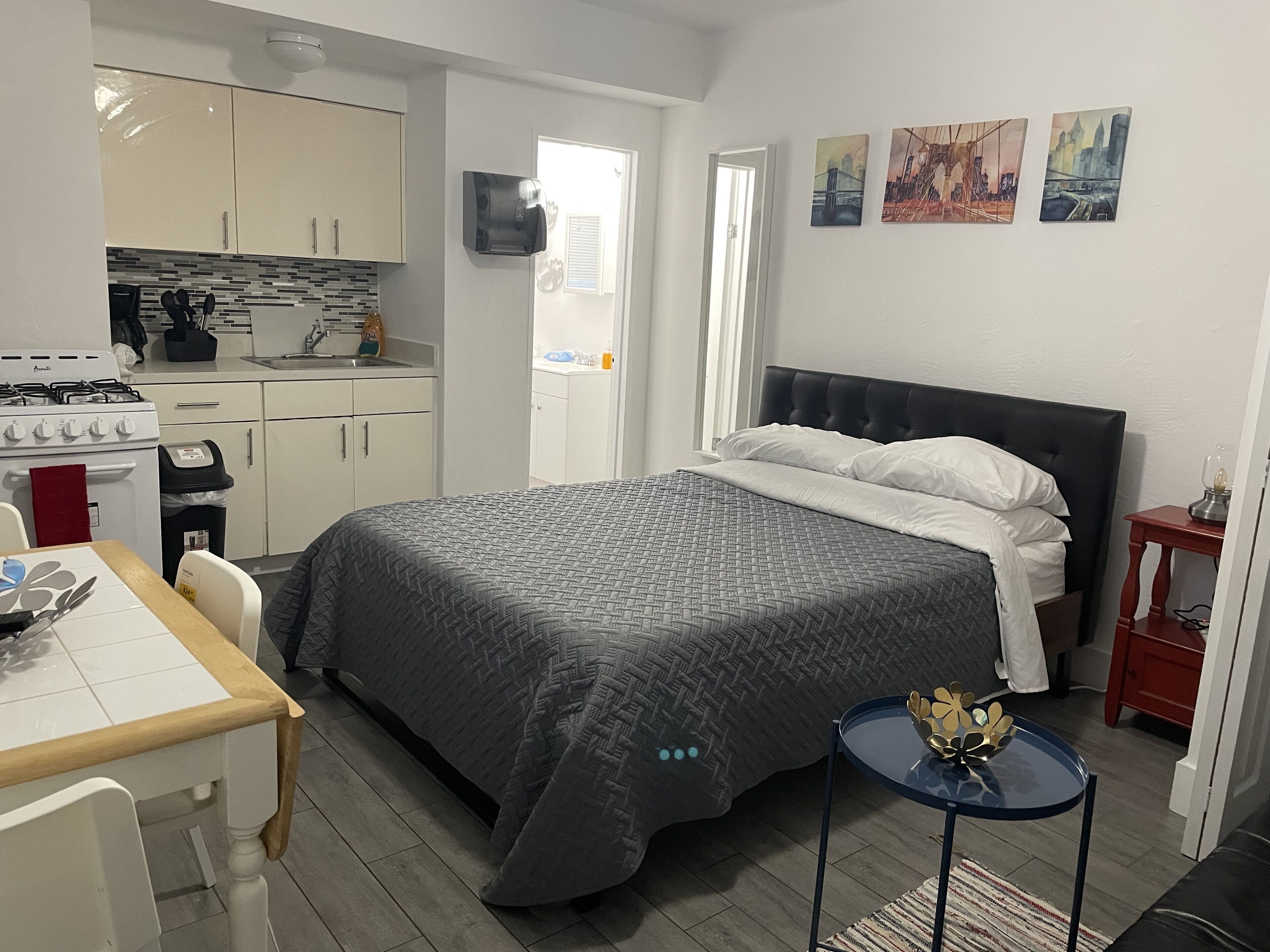 Trendy Studio #111 in Hollywood