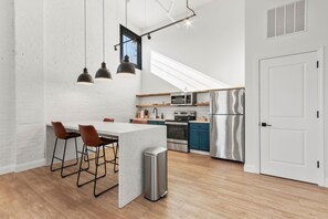 Cookware/dishes/utensils