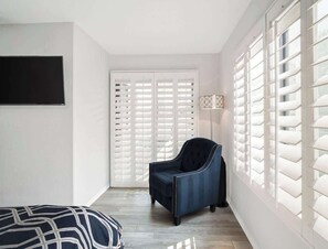 2 bedrooms, iron/ironing board, WiFi, bed sheets - Chic Condo w/ pool | 1 Block to El Paseo (Palm Desert)