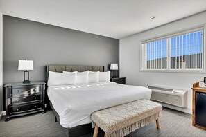 Egyptian cotton sheets, premium bedding, down duvets, iron/ironing board - The Inn of Lake George (Lake George)
