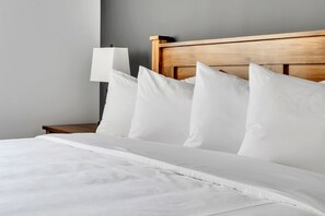 Standard Room, 1 King Bed | Egyptian cotton sheets, premium bedding, down comforters