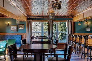 Bar (on property) - The Inn of Lake George (Lake George)