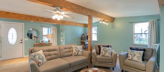  Kayaks, Canoe, Private Lake Community