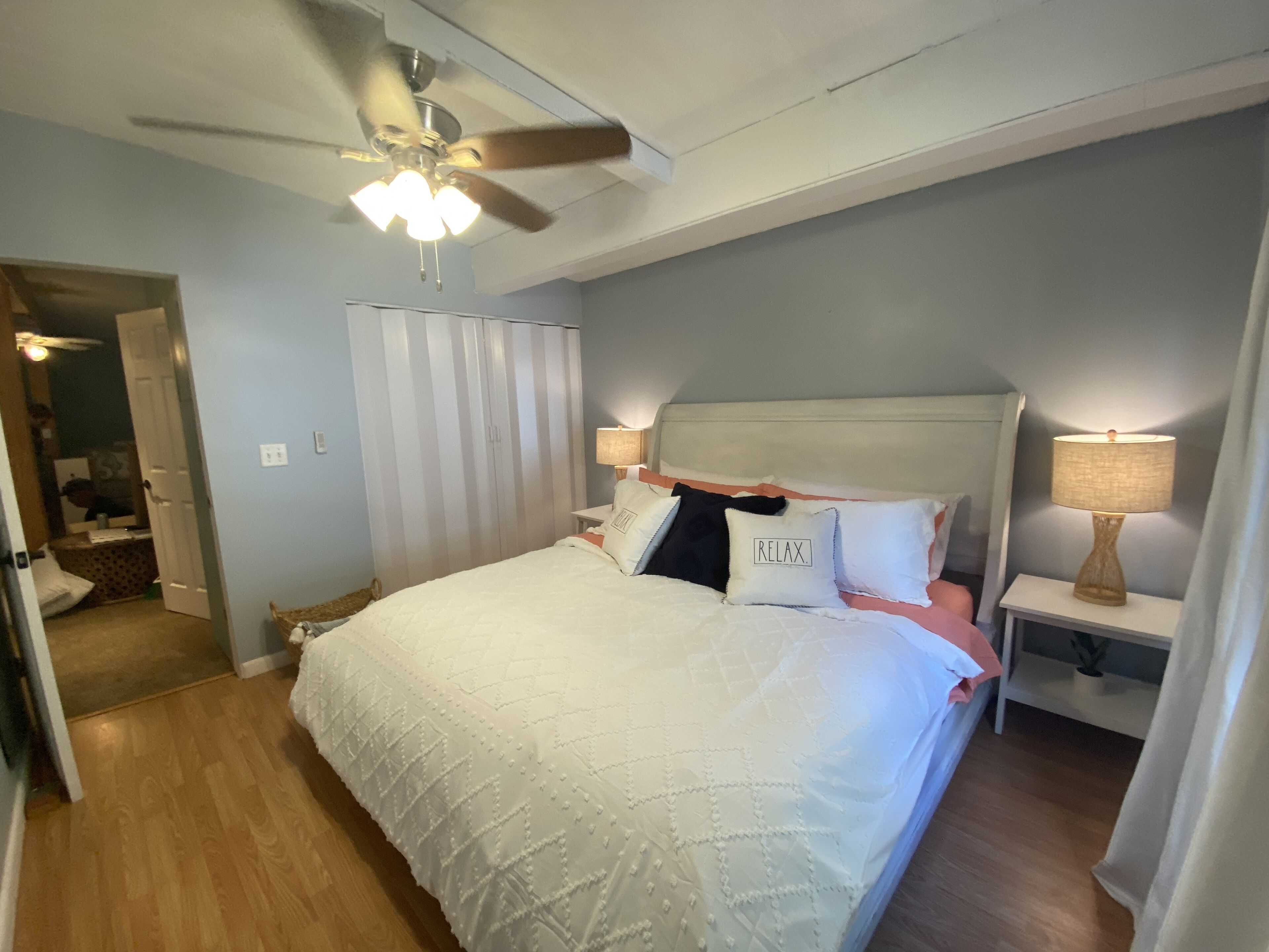 2 bedrooms, desk, iron/ironing board, travel cot