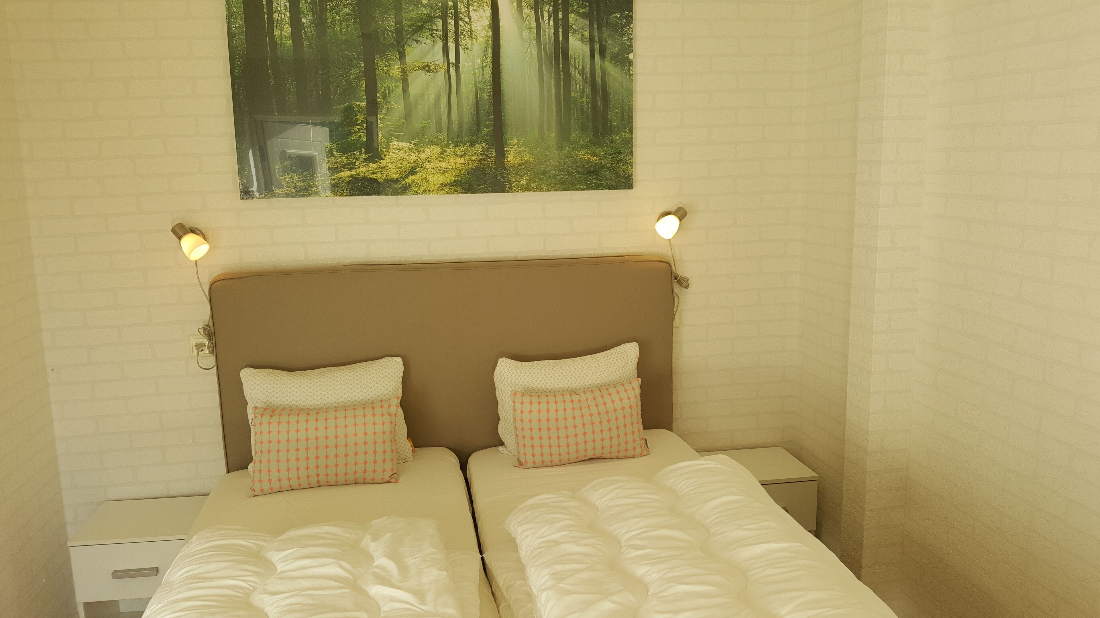 8 chambres, bureau, Wi-Fi, draps fournis