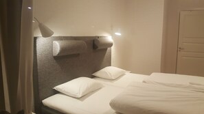 8 bedrooms, desk, WiFi, bed sheets - Cozy deluxe rooms centrally located, perfect to start adventure along Göta Kanal (Sjötorp)