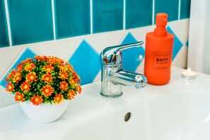 Shower, hair dryer, bidet, towels - Lovely ★★★★★ apartment seaside in Castelsardo (Lu Bagnu)