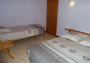 4 bedrooms, iron/ironing board, travel crib, free WiFi