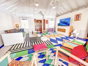 Smart-TV, Stereoanlage, Arbeitsbereiche