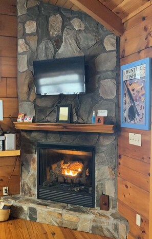 Interior - Time to Unwine-Waterfront Cabin w/Hot Tub! Pet Friendly! Blue Ridge Parkway (Fancy Gap)