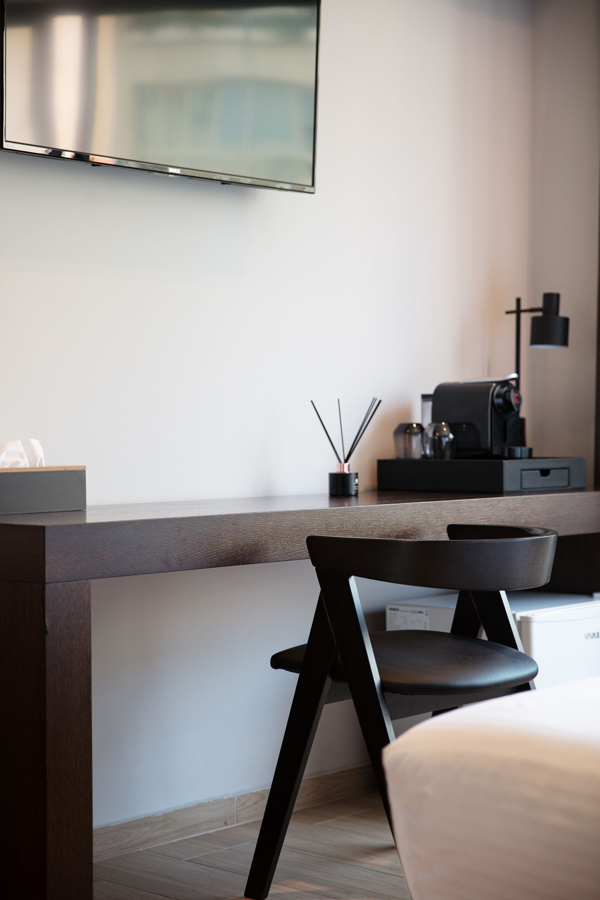 1 bedroom, egyptian cotton sheets, premium bedding, memory-foam beds