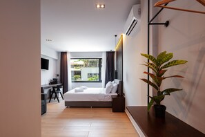 Egyptian cotton sheets, premium bedding, memory-foam beds, in-room safe