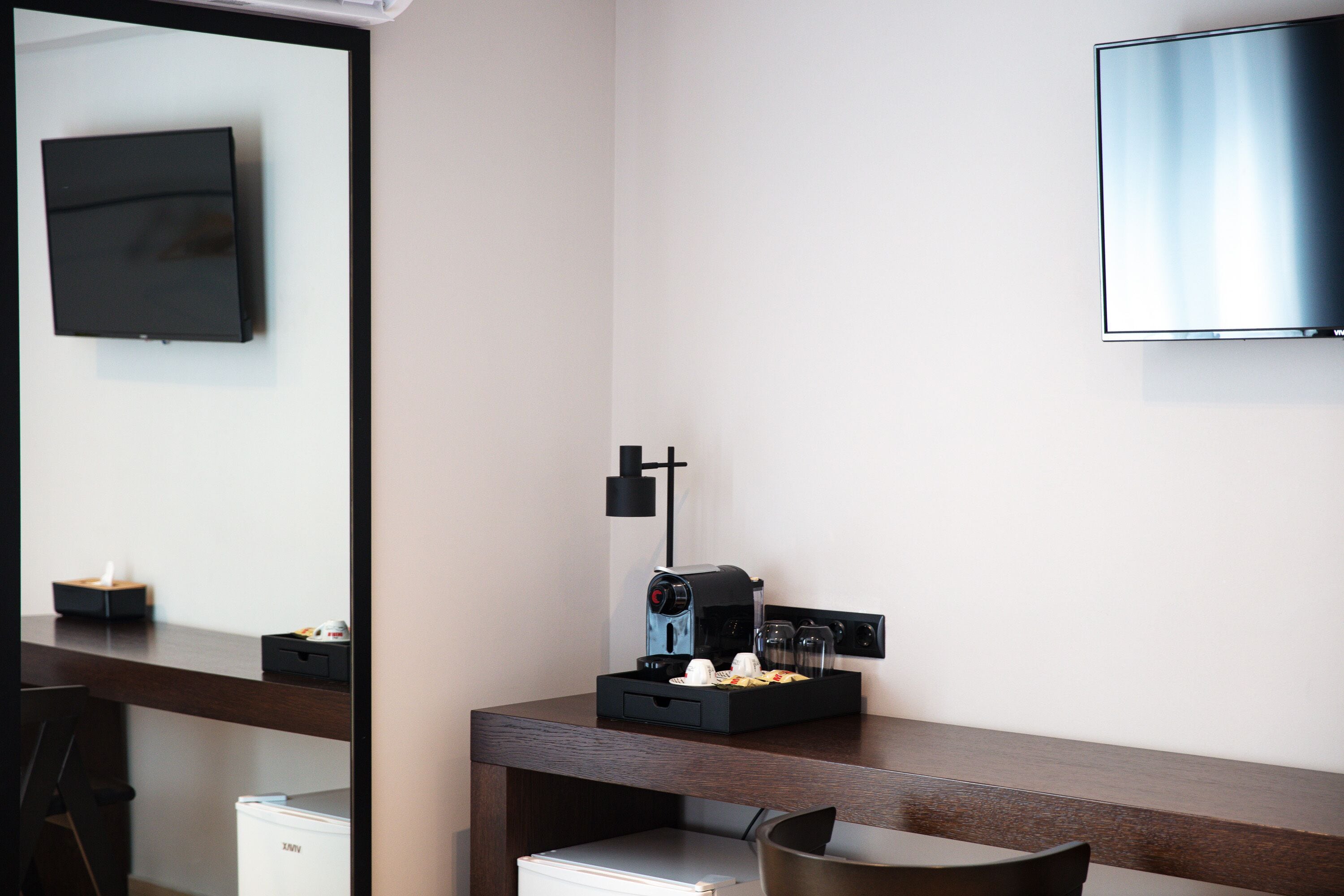 1 bedroom, egyptian cotton sheets, premium bedding, memory-foam beds