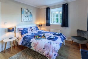 2 bedrooms, iron/ironing board, travel cot, free WiFi - Unique, modern 2 bedroom detached home (Framlingham)