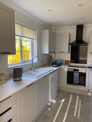 Fridge, microwave, oven, stovetop - Unique, modern 2 bedroom detached home (Framlingham)