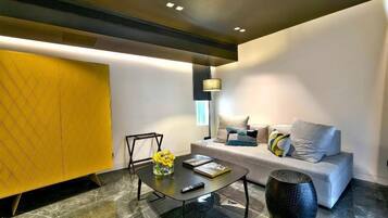 Luxe studio suite | Een kluis op de kamer, individueel gedecoreerd, individueel gemeubileerd