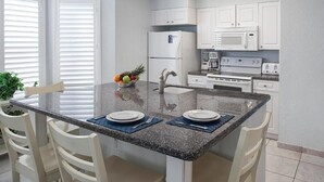 ماكينة لصنع القهوة/الشاي، ثلاجة، ميكروويف، فرن