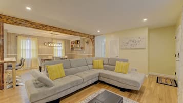 Älytelevisio, takka, työhuone