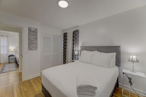 3 عدّة غرف نوم ومكتب ومكواة/لوح كي وسرير سفر