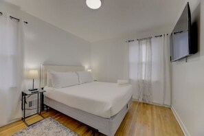 3 bedrooms, desk, iron/ironing board, travel cot