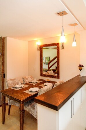 Family House | Bathroom | Shower, towels - LOCAR-IN GRAMADO- JARDIM BELA VISTA (Gramado)