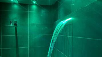 Turkish bath/hammam, facials, Ayurvedic treatments, 1 treatment room